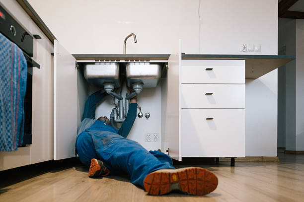 Professional Leak Detection technician working in Williamsburg, IN